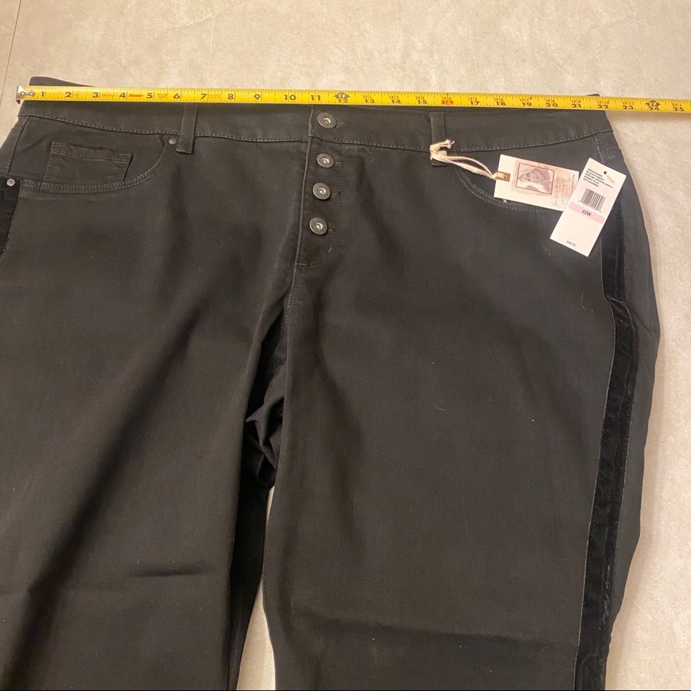 Jessica Simpson Kiss Me Vintage Skinny Jeans - Picture 8 of 8
